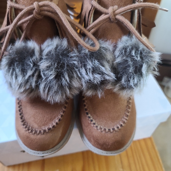 Crazy 8 Brown Moccasin Boots With Pom Poms - Picture 2 of 12